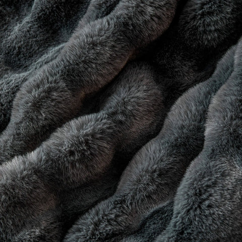 Cubre Sofá Piel de Conejo — Lujo suave que protege tu sofá.