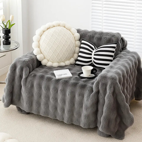 Cubre Sofá Piel de Conejo — Lujo suave que protege tu sofá.