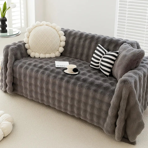 Cubre Sofá Piel de Conejo — Lujo suave que protege tu sofá.