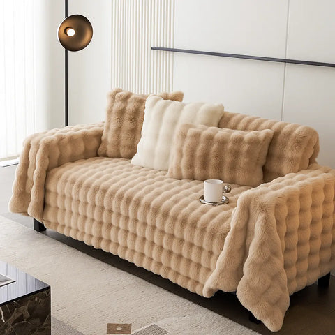 Cubre Sofá Piel de Conejo — Lujo suave que protege tu sofá.