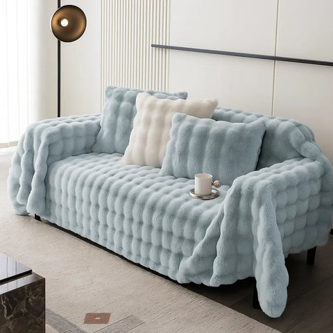 Cubre Sofá Piel de Conejo — Lujo suave que protege tu sofá.
