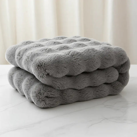 Cubre Sofá Piel de Conejo — Lujo suave que protege tu sofá.