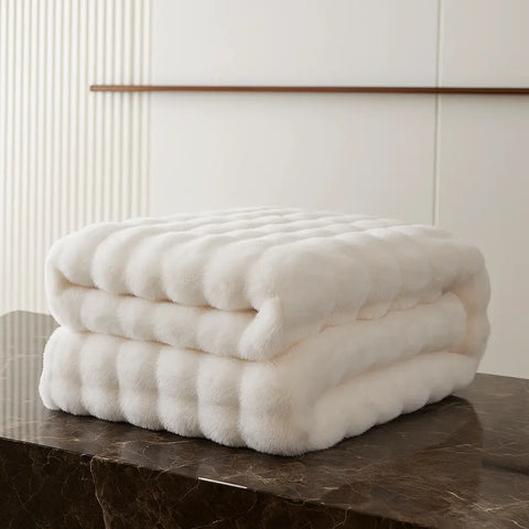 Cubre Sofá Piel de Conejo — Lujo suave que protege tu sofá.