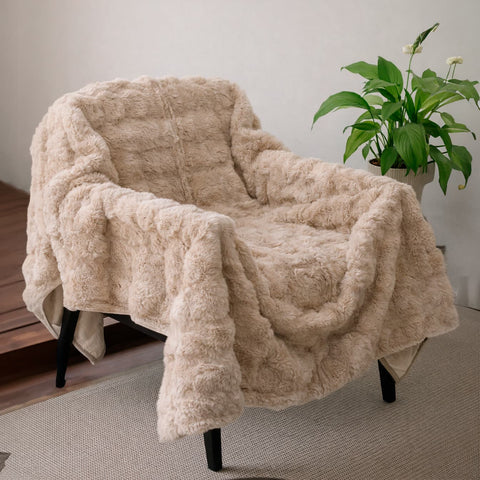 Cubre Sofá Piel de Conejo — Lujo suave que protege tu sofá.