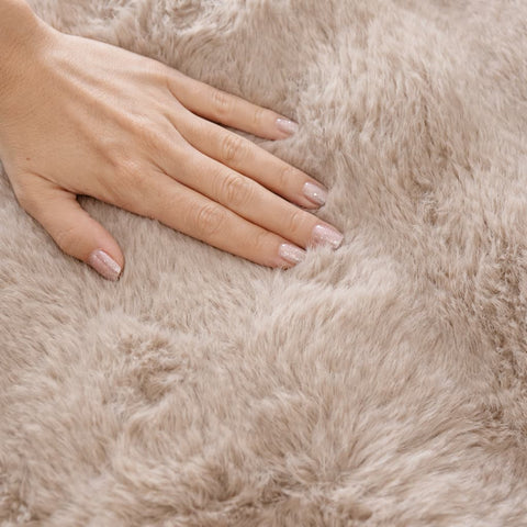 Cubre Sofá Piel de Conejo — Lujo suave que protege tu sofá.