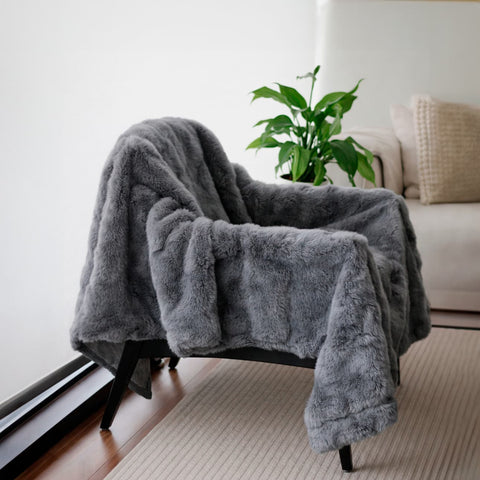 Cubre Sofá Piel de Conejo — Lujo suave que protege tu sofá.