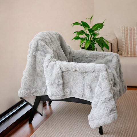 Cubre Sofá Piel de Conejo — Lujo suave que protege tu sofá.