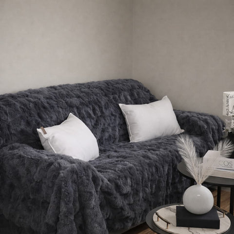 Cubre Sofá Piel de Conejo — Lujo suave que protege tu sofá.