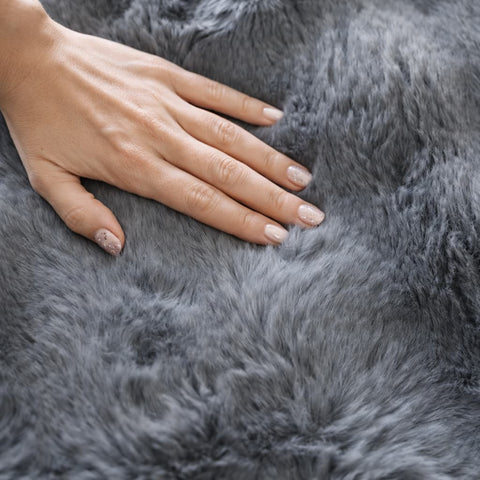 Cubre Sofá Piel de Conejo — Lujo suave que protege tu sofá.