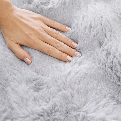 Cubre Sofá Piel de Conejo — Lujo suave que protege tu sofá.