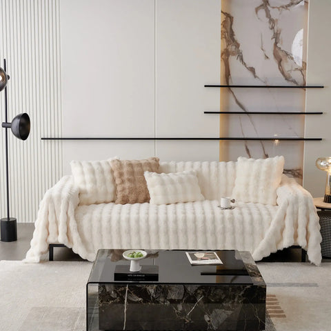 Cubre Sofá Piel de Conejo — Lujo suave que protege tu sofá.